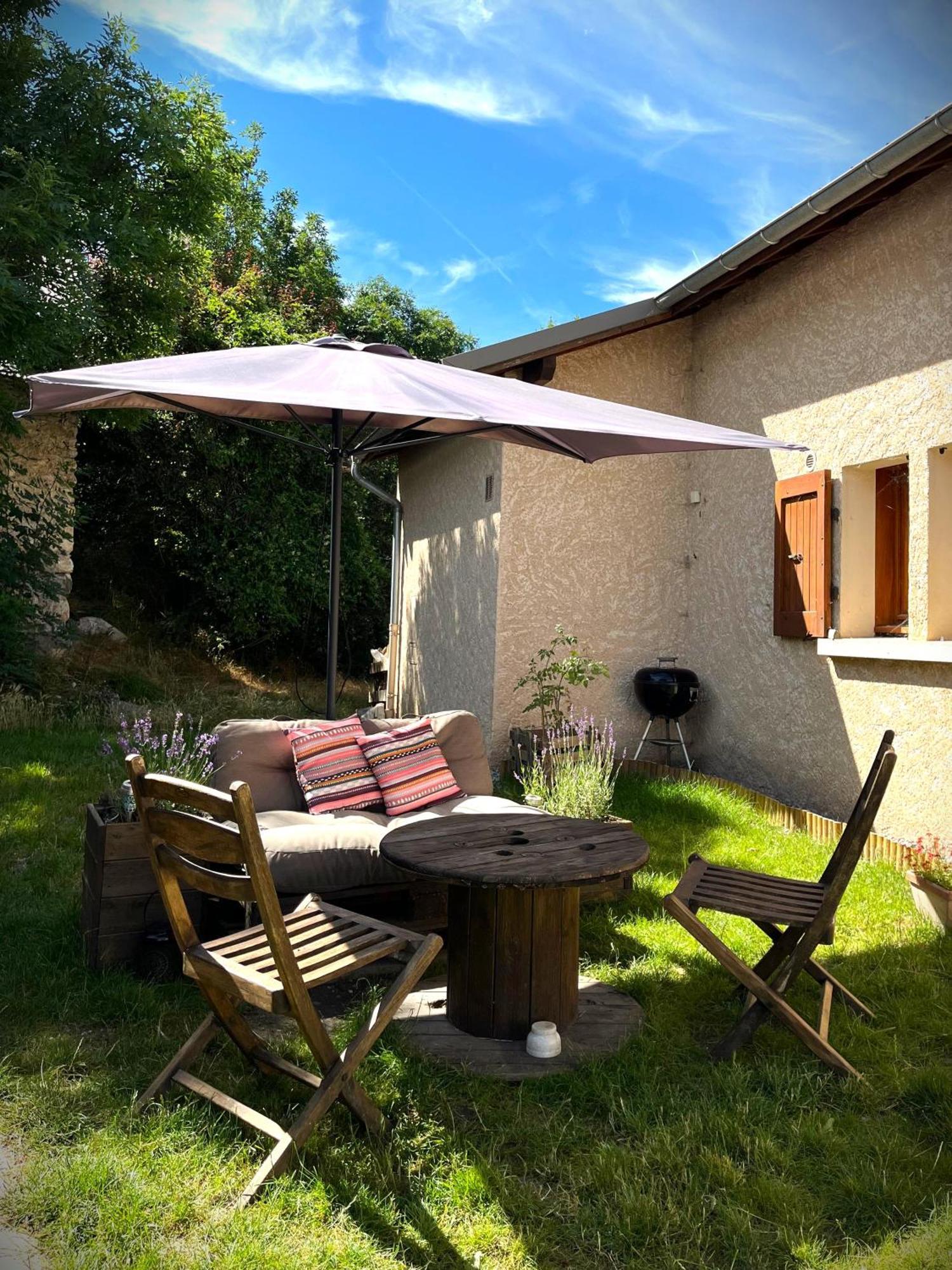 EygliersCozy Mini House With Beautiful Viewsアパートメント エクステリア 写真