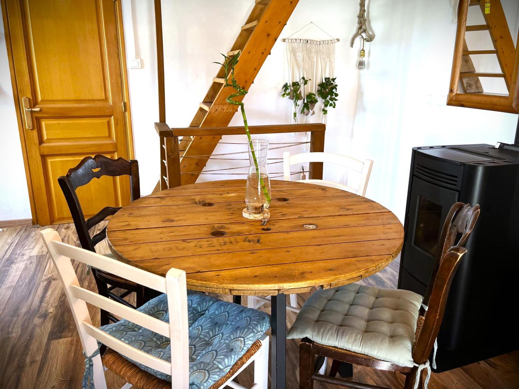 EygliersCozy Mini House With Beautiful Viewsアパートメント エクステリア 写真